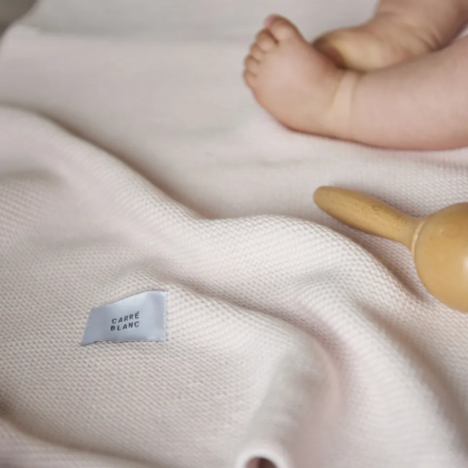 Carré Blanc Couverture tricot coton bio Bienvenue nude|Enfant Linge De Litbio|Accessoires